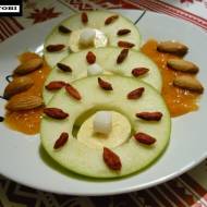 Sałatka z zielonym jabłuszkiem i sosem mandarynkowym