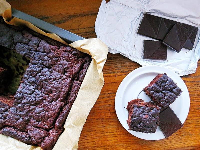 Fasolowe brownie z orzeszkami ziemnymi, czyli kolejna zdrowa rozpusta