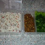 LunchBox:   Sezamowy ryż + zielona soczewica curry + brokuł