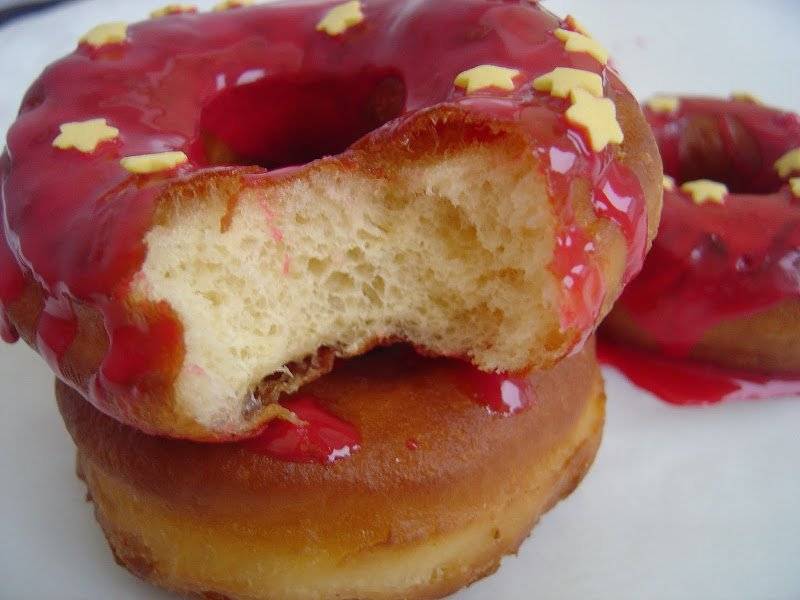Pączki z dziurką (amerykańskie doughnuts lub donuts)
