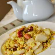 Ciepłe śniadanie -kasza jaglana z owsianą granolą i gruszką