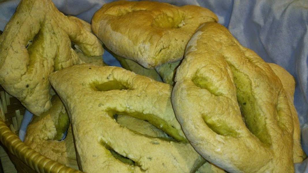 Fougasse kukurydziane. Bułeczki pszenno - kukurydziane z bazylią.