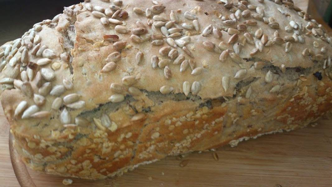 Żytnio - pszenny chleb na zakwasie żytnim ze słonecznikiem i siemieniem lnianym