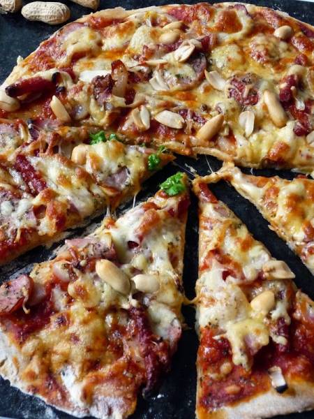 Pizza pszenno-żytnia z orzeszkami