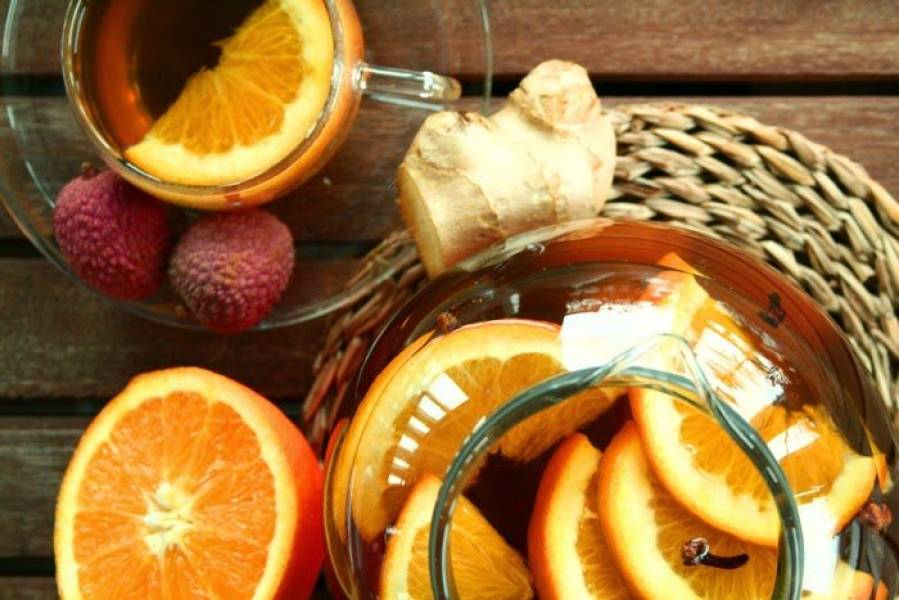Rozgrzewająca herbata z pomarańczą, imbirem i liczi