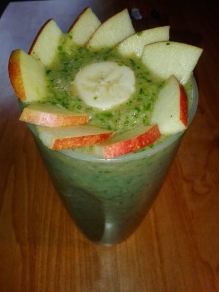 SuperSmoothie: banan-szpinak-jabłko-goji