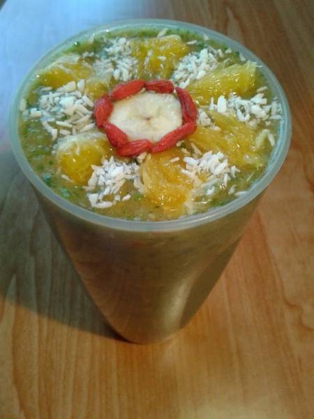 SuperSmoothie: banan-szpinak-pomarańcza-mango