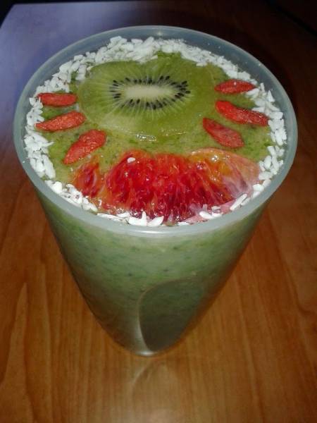 SuperSmoothie: banan-szpinak-kiwi-pomarańcza