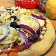 Góralska pizza z oscypkiem i sosem żurawinowo- pomidorowym