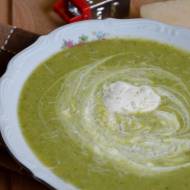Cremige Suppe aus Brokkoli mit Speck