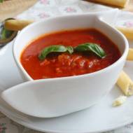 Zupa pomidorowa z paluszkami grissini