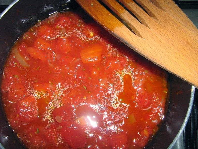 Obiad za 10zł - Makaron penne zapiekany z kurczakiem i pomidorami pod mozzarellą.