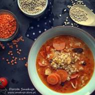 Zupa pomidorowa z soczewicą i pęczakiem