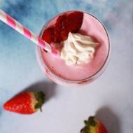 Truskawkowy shake – koktajl truskawkowy z lodami
