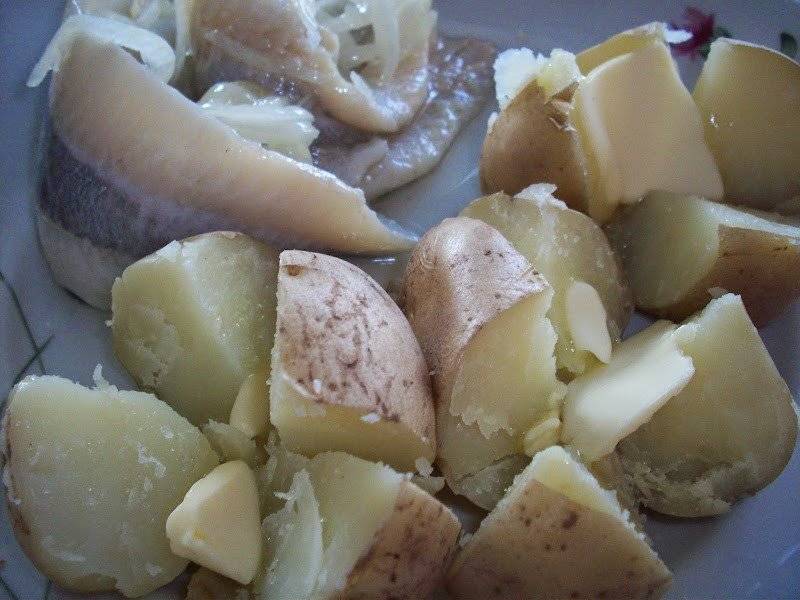 Smaki z dzieciństwa - ziemniaki w mundurkach ze śledziem