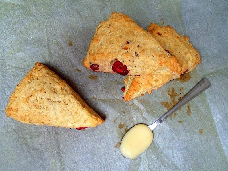 Moje pierwsze scones - z żurawiną i orzechami