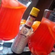 Singapore Sling: drink cytrynowo - ziołowy z ginem