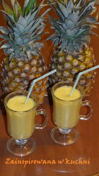 Orzeźwiający napój ananasowy