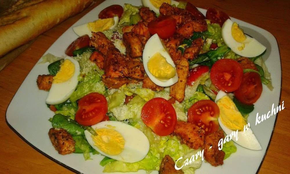 Sałatka z jajkiem i kurczakiem