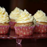 Cupcakes migdałowo-brzoskwiniowe