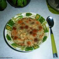 Zupa fasolowa z parówkami