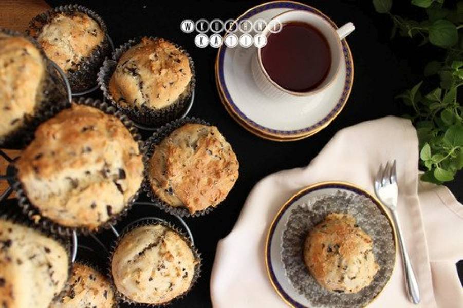Muffins with feta cheese and black olives