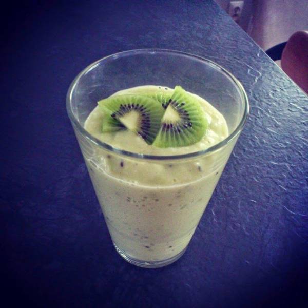 Smoothie z kiwi i jogurtem