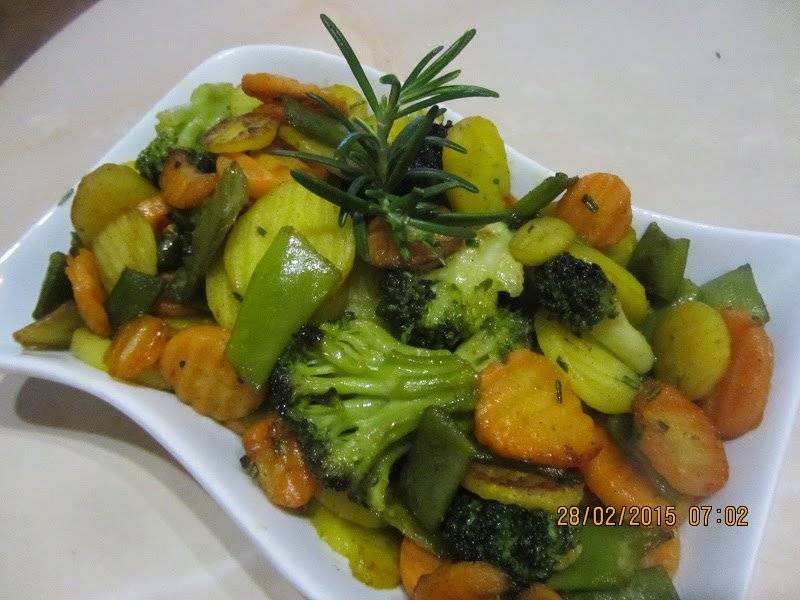 Glazurowane warzywa w miodzie, chili z rozmarynem.