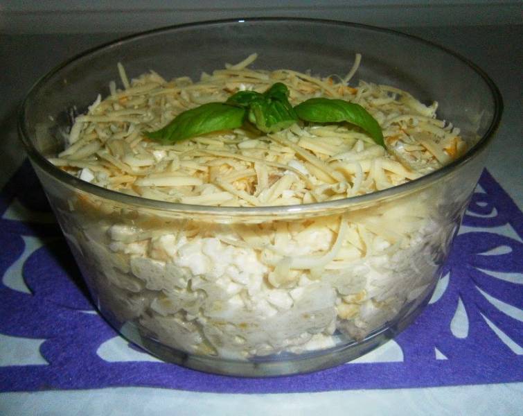 Sałatka ryżowa z kurczakiem i ananasem