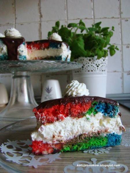 Kolorowe ciasto z kremem