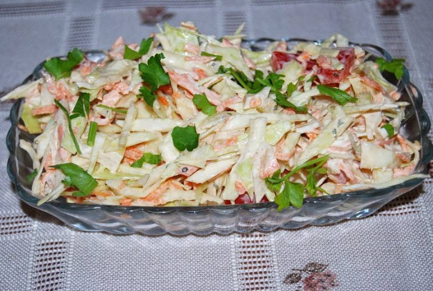 Surówka z białej kapusty