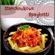Włoskie spaghetti bolognese w towarzystwie polskiej marchewki