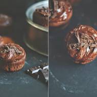 Czekoladowe muffinki z kremem mocno czekoladowym