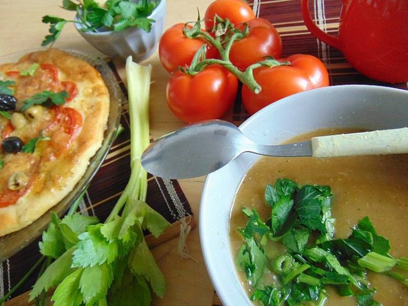 Błyskawiczna zupa pomidorowa ze świeżych pomidorów.