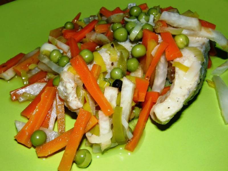 Szczupak parzony z warzywami