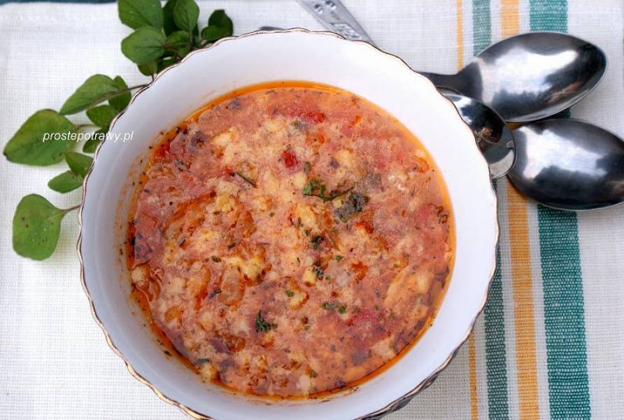 Zupa pomidorowa z kapustą i kluskami