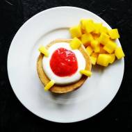 Żytnie placuszki z mango, jogurtem naturalnym i truskawkami