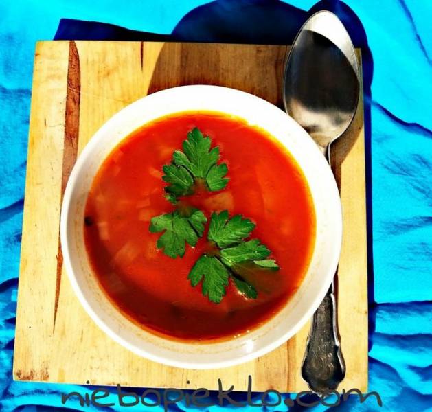 Zupa kapuśniakowo pomidorowa, czyli jak na wiosnę zmienić opony zimowe na letnie.