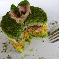 Tort z kuskusu, tuńczyka i pesto