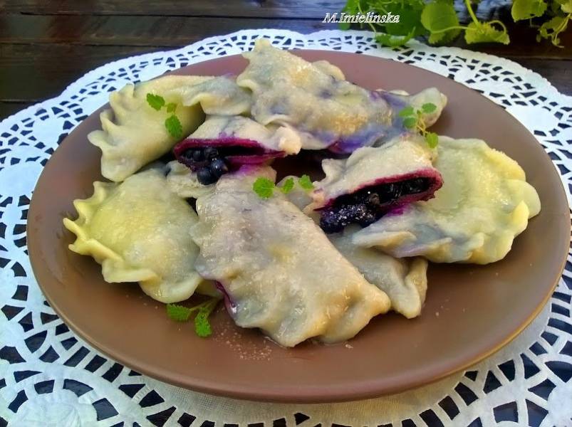 pierogi z leśnymi jagodami