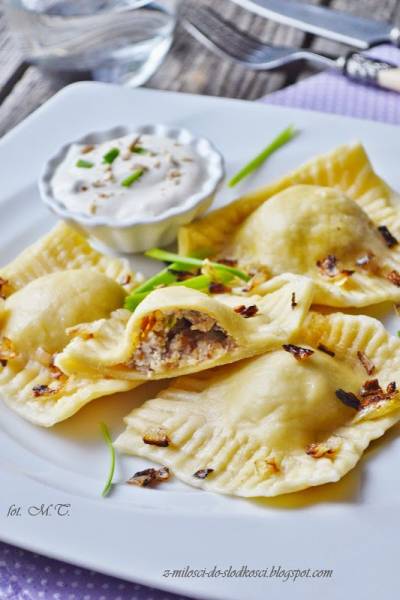 Pierogi z nadzieniem serowo - bakaliowym