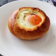 Jajko zapiekane w bułce