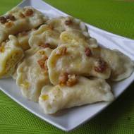 Pierogi ruskie okraszone boczkiem