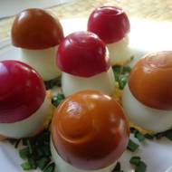 Jajka faszerowane – grzybki na szczypiorkowej polanie