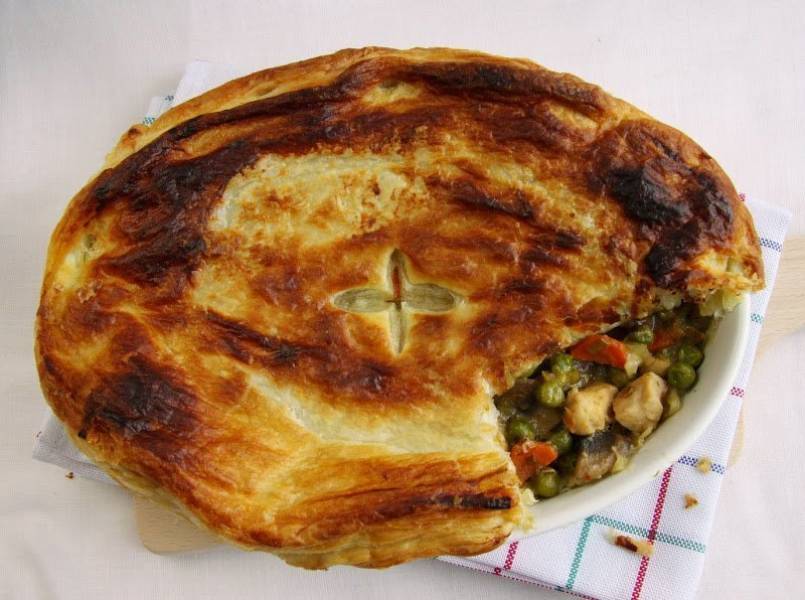 Chicken Pie - kurczak z warzywami zapiekany w cieście francuskim