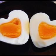 Jajka na twardo w kształcie serca