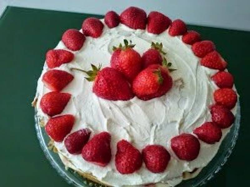 Tort wg Nigelli Lawson - tort truskawkowy