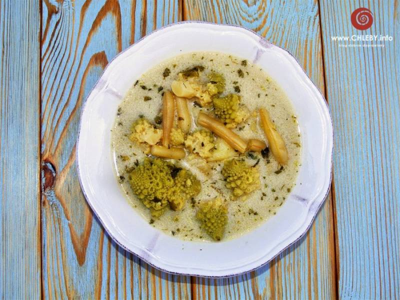 Zupa z kalafiorem romanesco