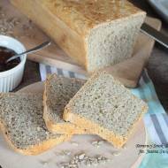 domowy chleb z otrębami i ziarnami