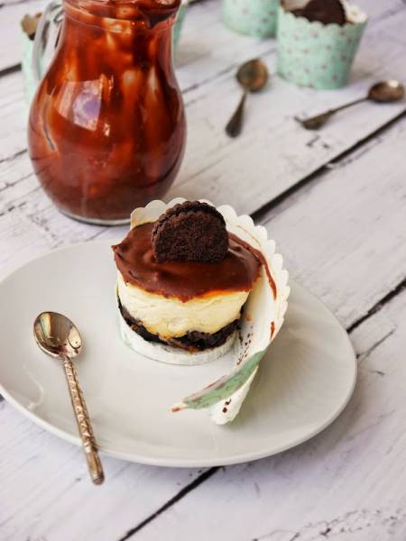 Mini serniczki z kakaowymi markizami i czekoladą